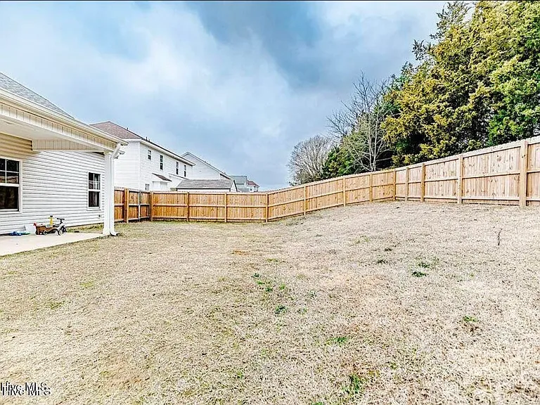223 Burnside Dr — Photo 31