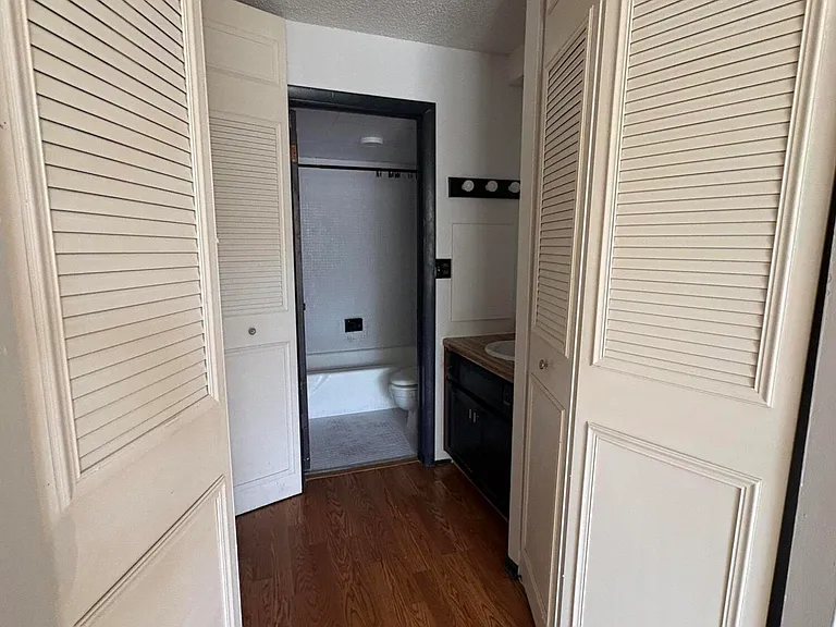 3660 Inverrary Dr #1B — Photo 9