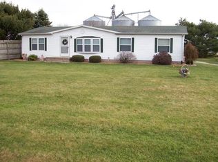 706 N Prairie St, Raymond, IL 62560