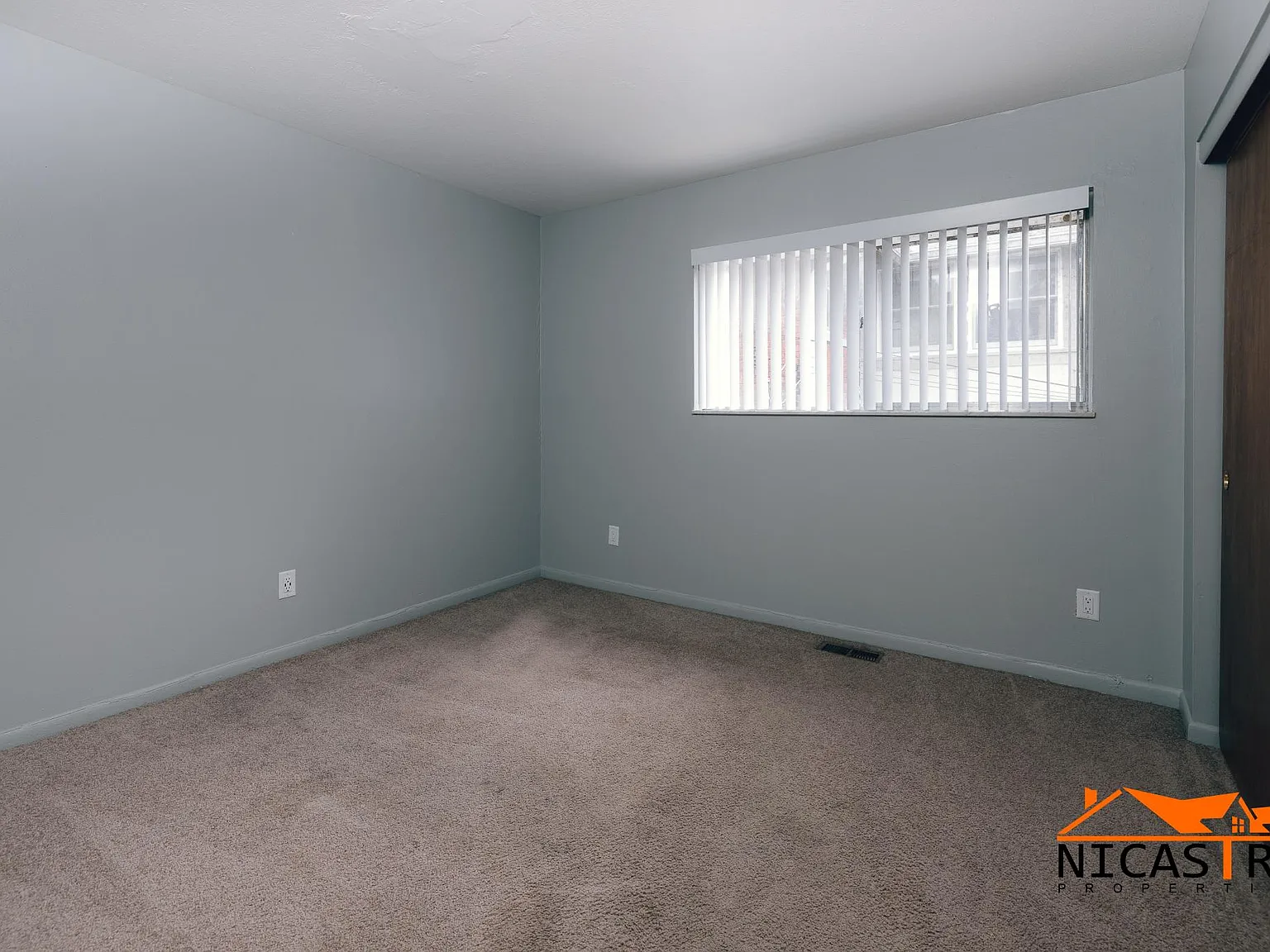 3 bed, 1.5 bath, 850 sqft, $2,397 — Photo 3