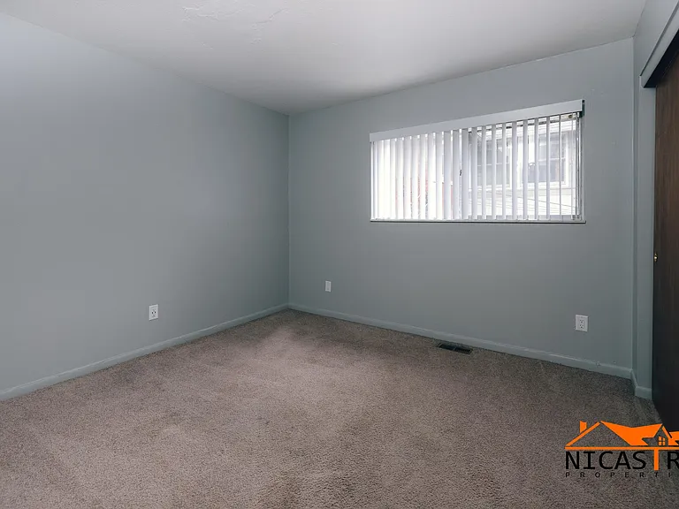 215 E Lane Ave — Photo 3