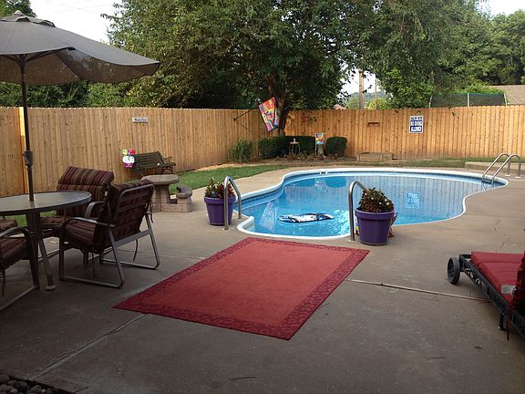 Pool, lounging, & horseshoes