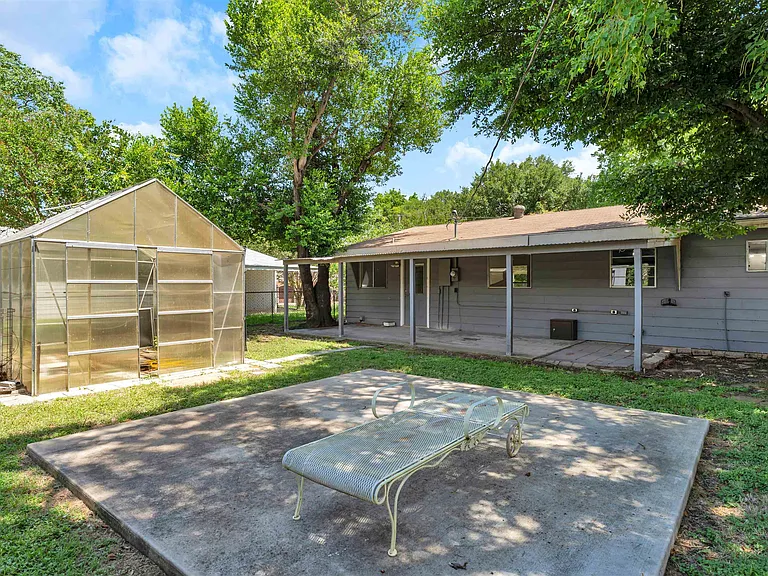 1803 Bluebonnet Ln — Photo 31