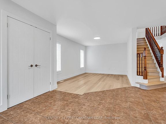 3rd image of 799 Oakcrossing Rd