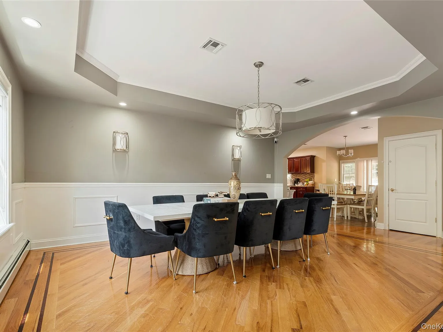 6 bed, 4.5 bath, 4505 sqft, $8,000 — Photo 3