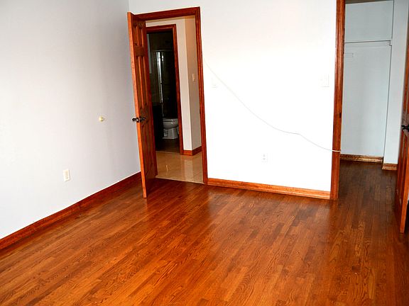 5th image of 2628 30th St