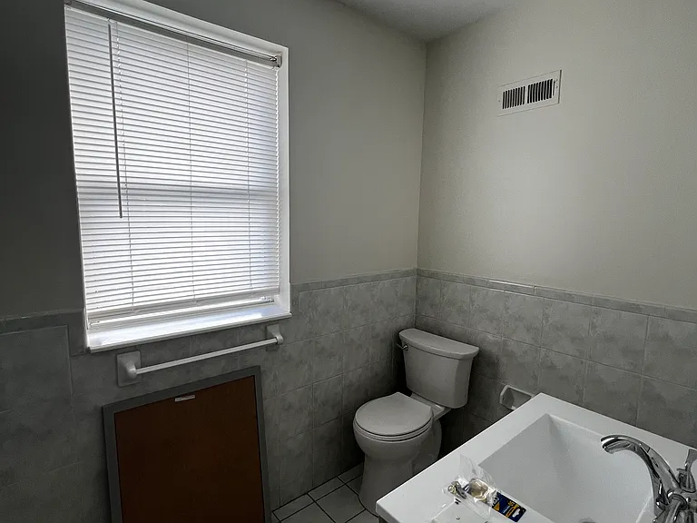 1805 Daly St — Photo 20