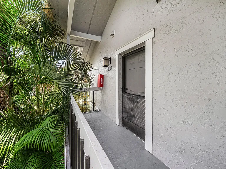 11863 Wimbledon Cir #504 — Photo 2