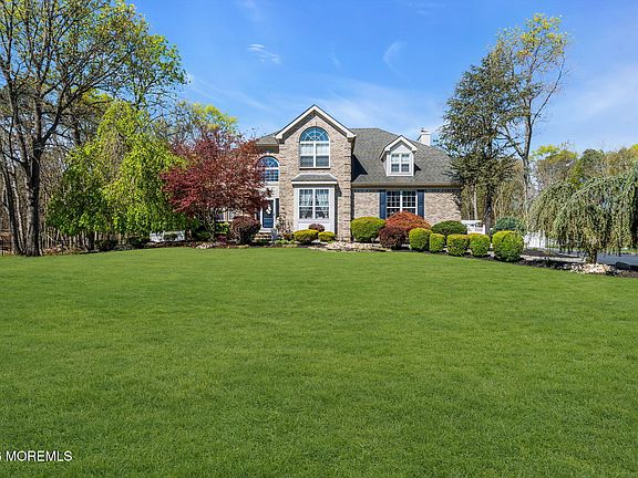 3rd image of 95 Erin Drive
