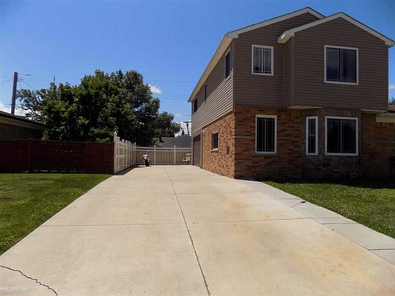 5th image of 22312 Lakeshire St