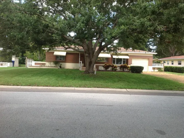2700 Leslee Lake Dr N, Saint Petersburg, FL 33713