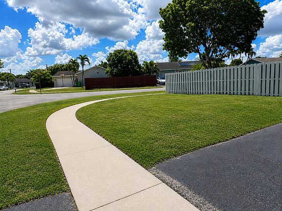 4th image of 11100 NW 25th Court