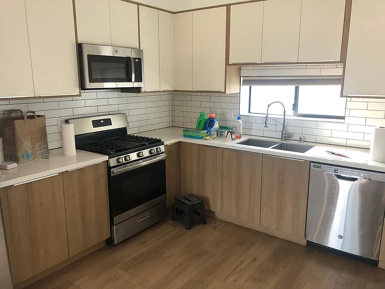 1240 S Harvard Blvd #1/2 — Photo 4