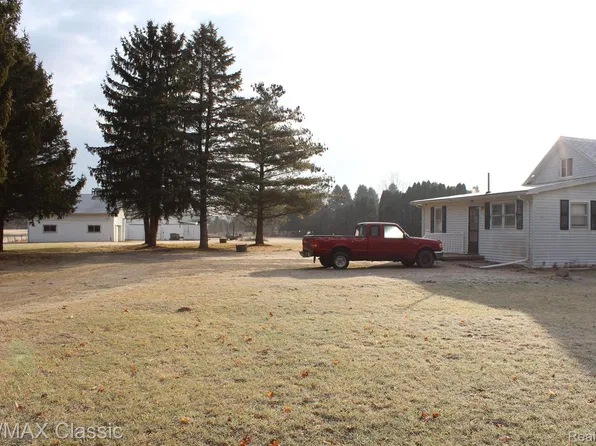 9385 N Rushton Rd, South Lyon, MI 48178