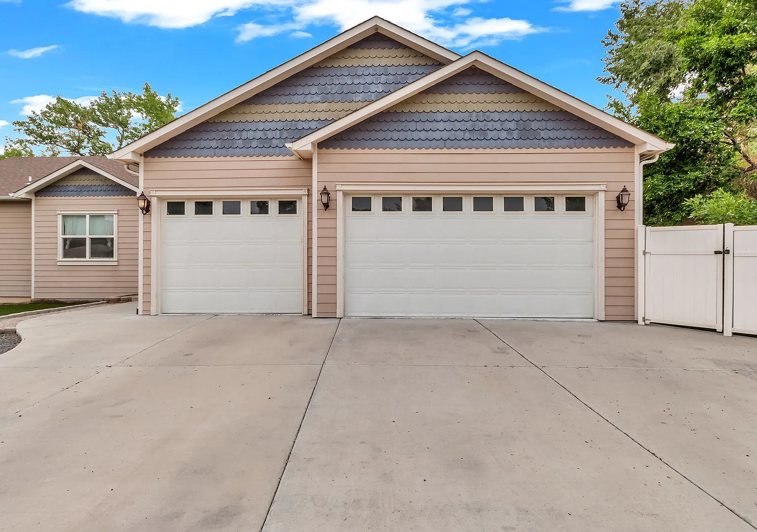 Beautiful & Spacious 4Bd 3.5Bath Home w/An Occupied Mother in Law Suite on Lower Level — Photo 4