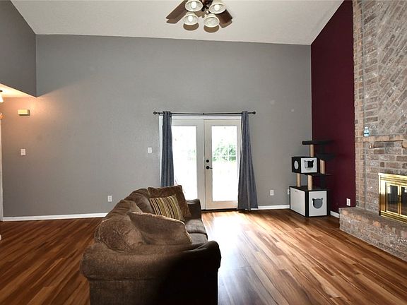 5th image of 4638 Vail St