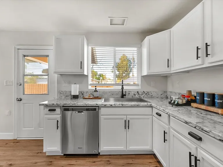 842 W Pine Ave — Photo 10