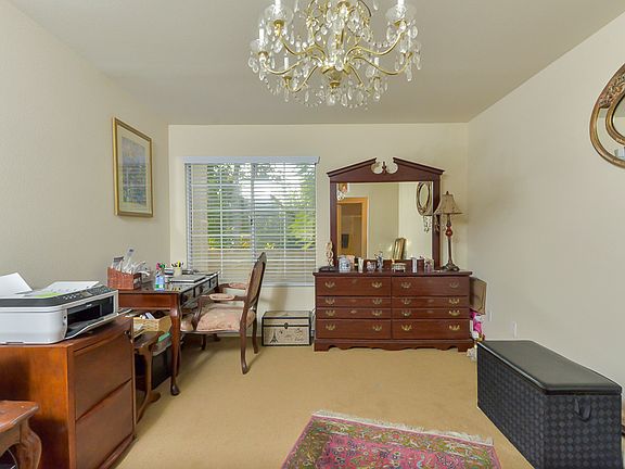 3rd image of 21550 Burbank Blvd APT 222