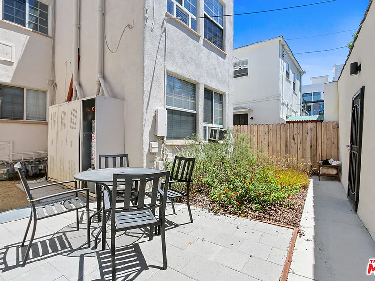 1335 Roxbury Dr #1337-1/2 — Photo 15