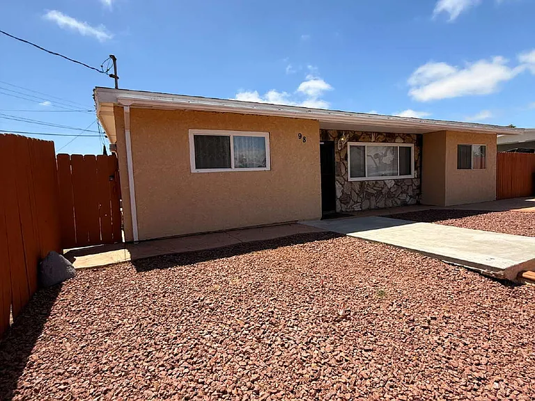 98 E Palomar St — Photo 2