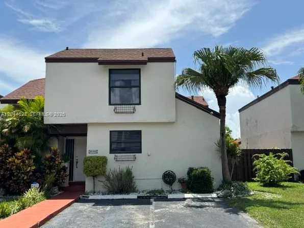 635 NW 97th Pl, Miami, FL 33172