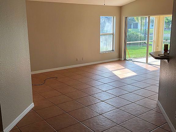 3rd image of 2813 Amberwood Ln