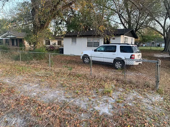 7054 Matthew St, Jacksonville, FL 32210