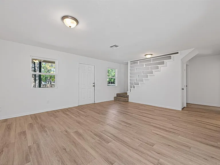 170 Walter Dr — Photo 13