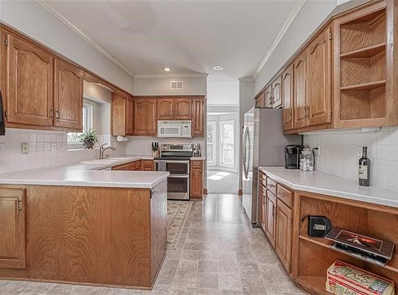3rd image of 13739 Pembroke Cir