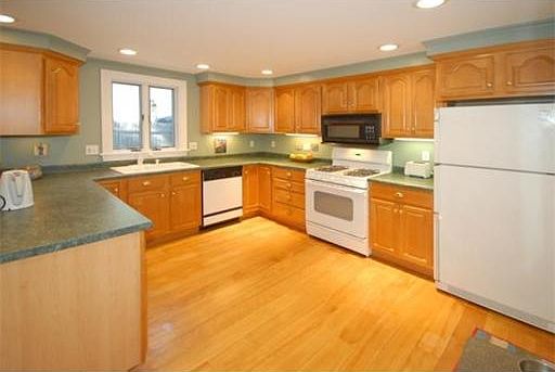 2nd image of 34 Warren St