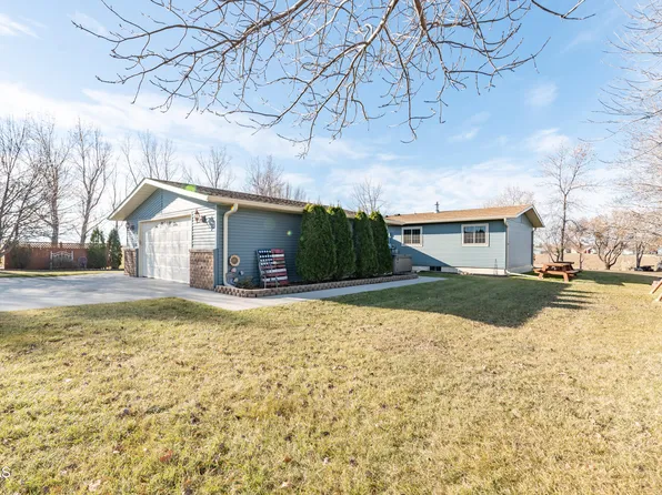 804 2nd St SW, Underwood, ND 58576