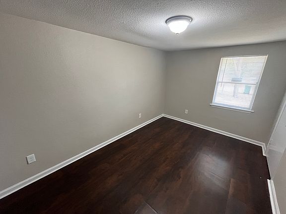 4th image of 714 Dogwood Dr