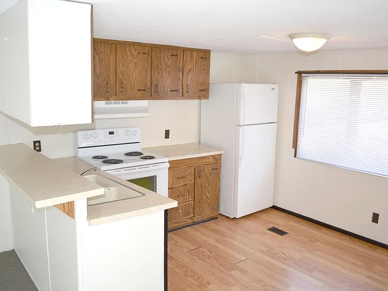 7600 Heatherstone Dr #8 — Photo 4