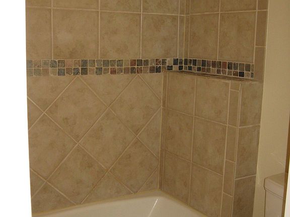 5th image of 1004 N Gordon St