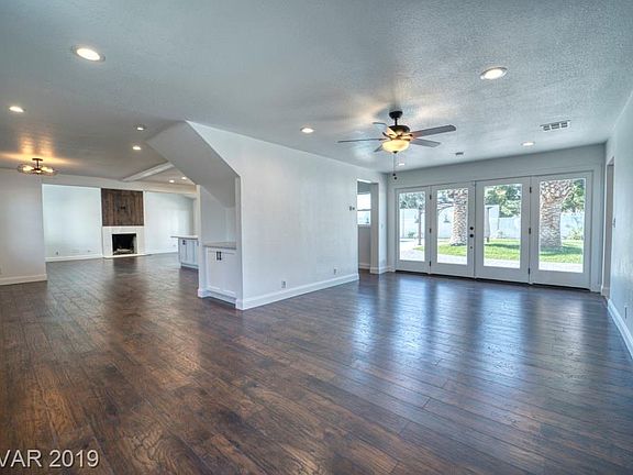 3rd image of 2301 El Camino Ave