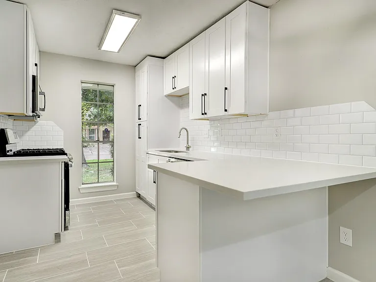 4411 Oak Shadows Dr — Photo 5