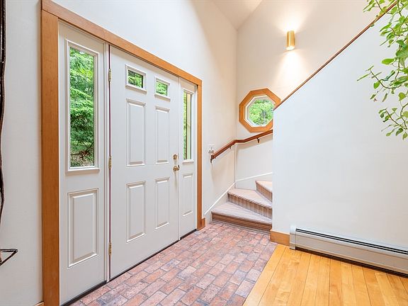 3rd image of 71 Morgan Cir