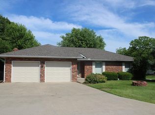 1402 Cherry Ln, Macon, MO 63552