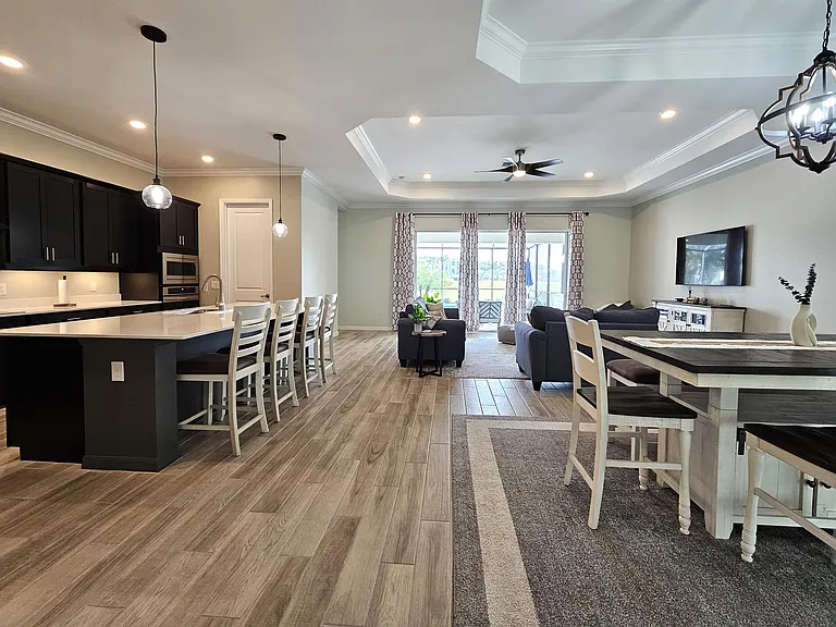 5981 Berwick Ln — Photo 4