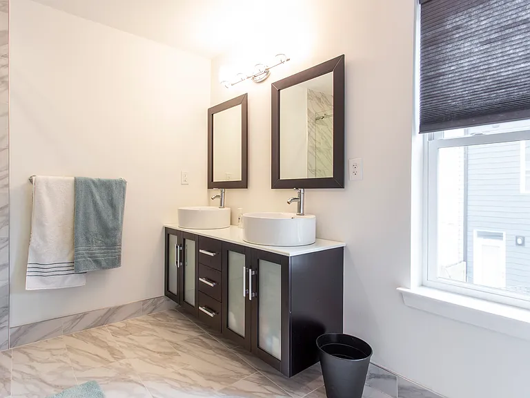 1711 Latona St — Photo 14