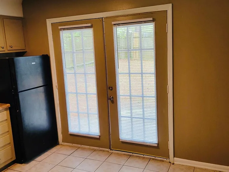 2871 Glenn Hills Cir #B — Photo 4