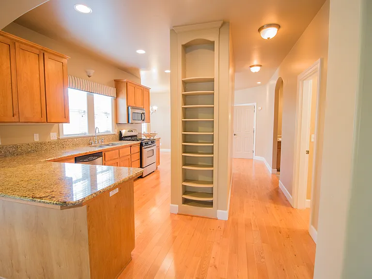 105 Taylor St — Photo 4