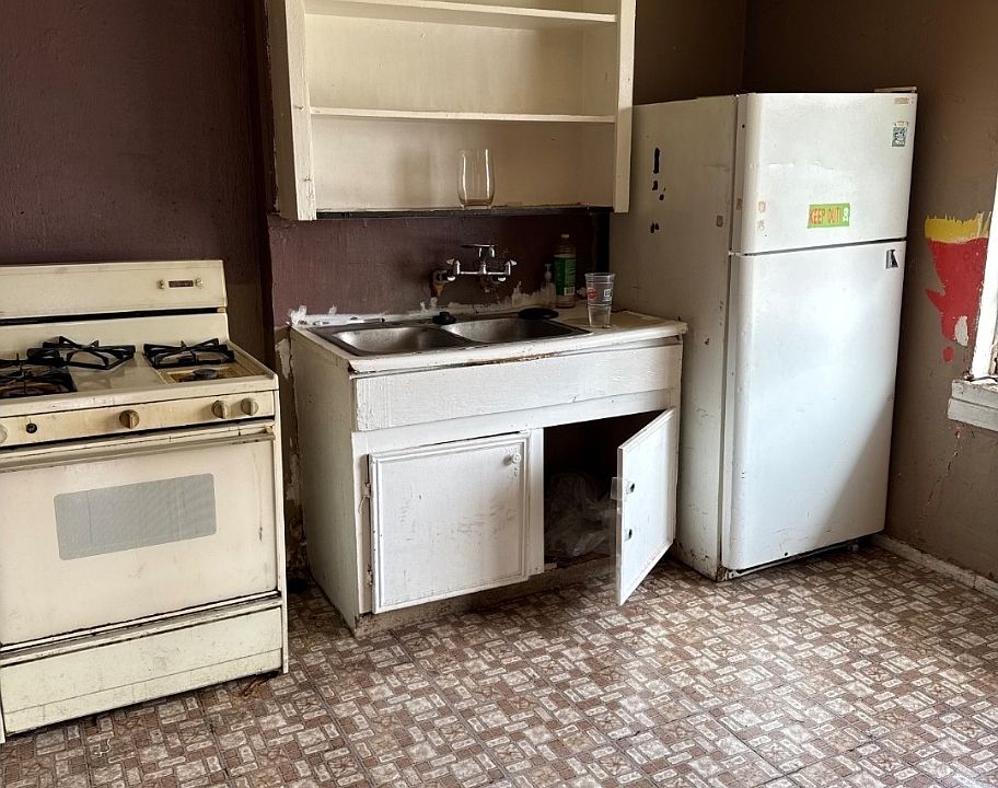 All Bills Paid 

Appliances provided
