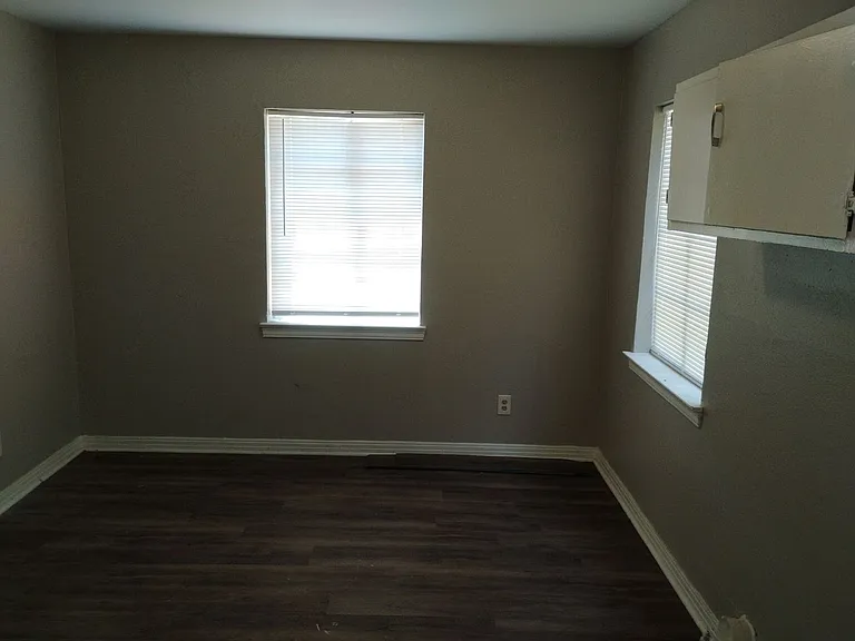 163 Hubbard Dr — Photo 2