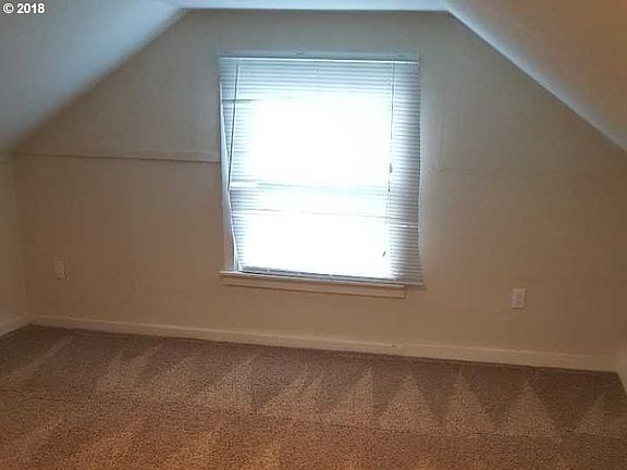 3rd image of 611 Ash St