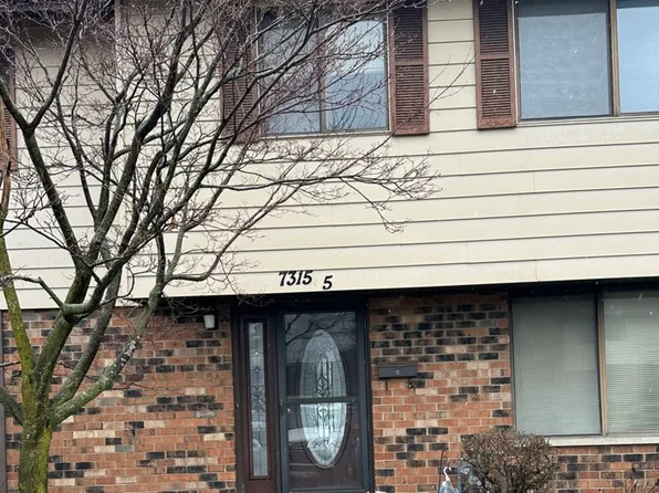 7315 Winthrop Way Unit 5, Downers Grove, IL 60516
