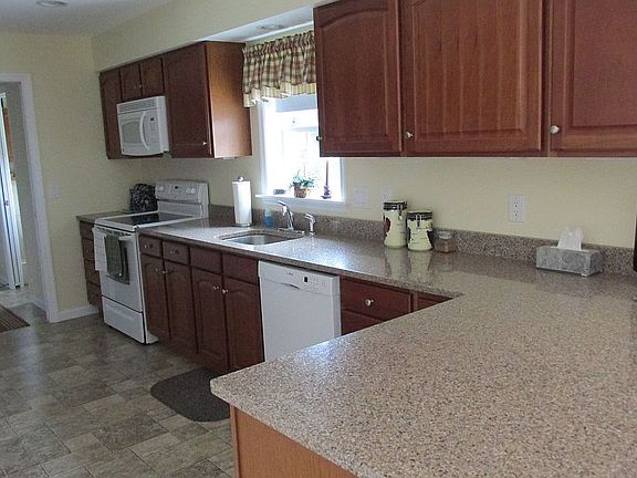 4th image of 310 Summit Ave