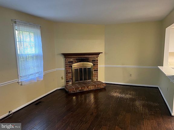 2nd image of 367 Linden Ct