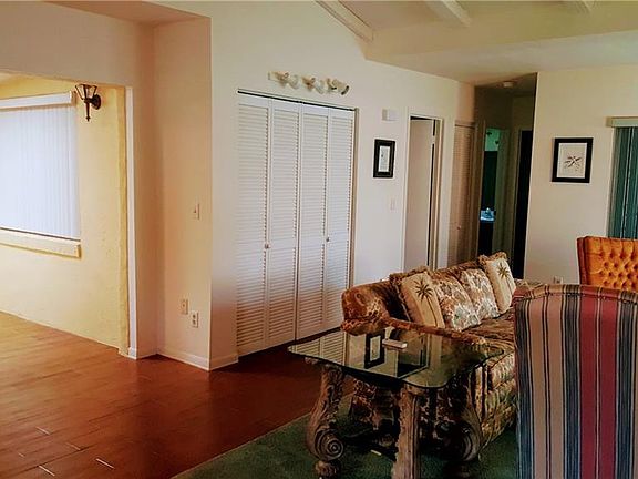 3rd image of 226 Mariposa St
