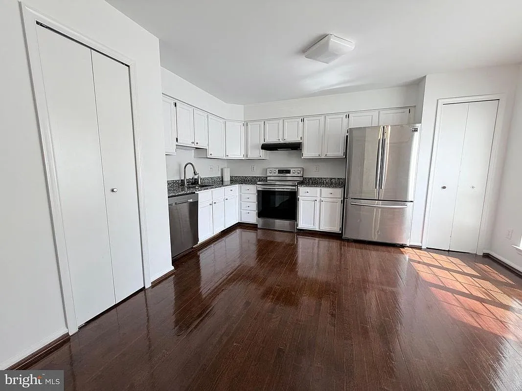 3 bed, 3.5 bath, 2027 sqft, $2,900 — Photo 3